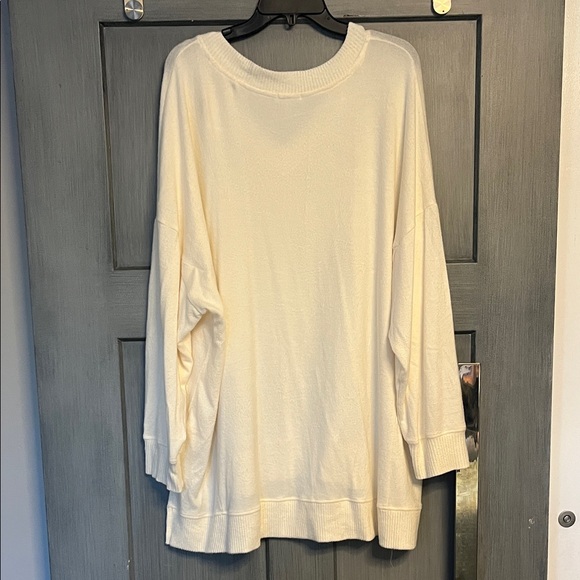 Derek Heart Cream Knit V-Neck Top - Picture 6 of 6